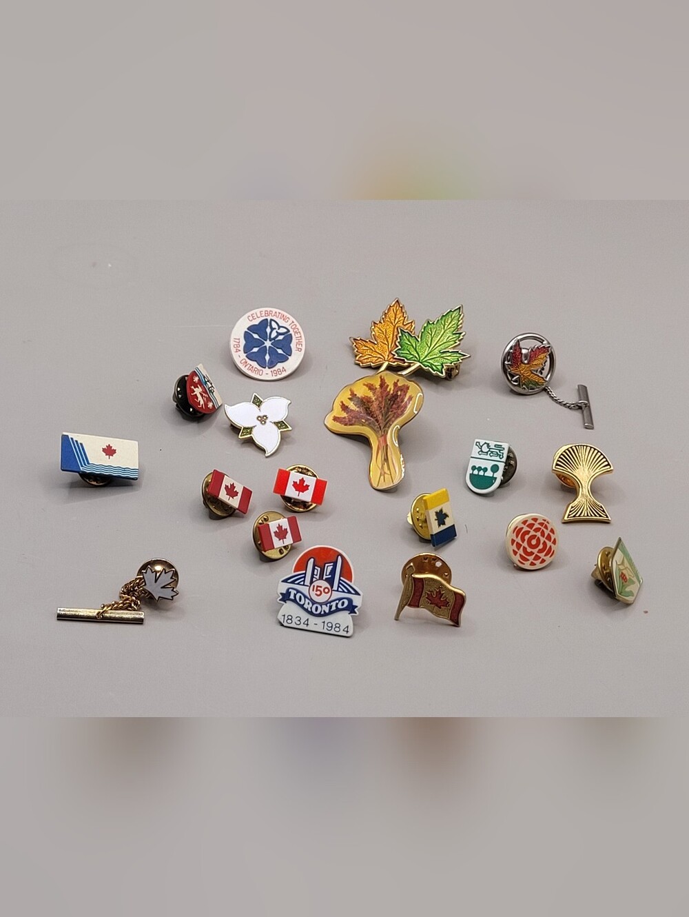 Vintage Canada Souvenir Lapel Pin Lot Toronto Ontario PEI Maple Leaf 16pc